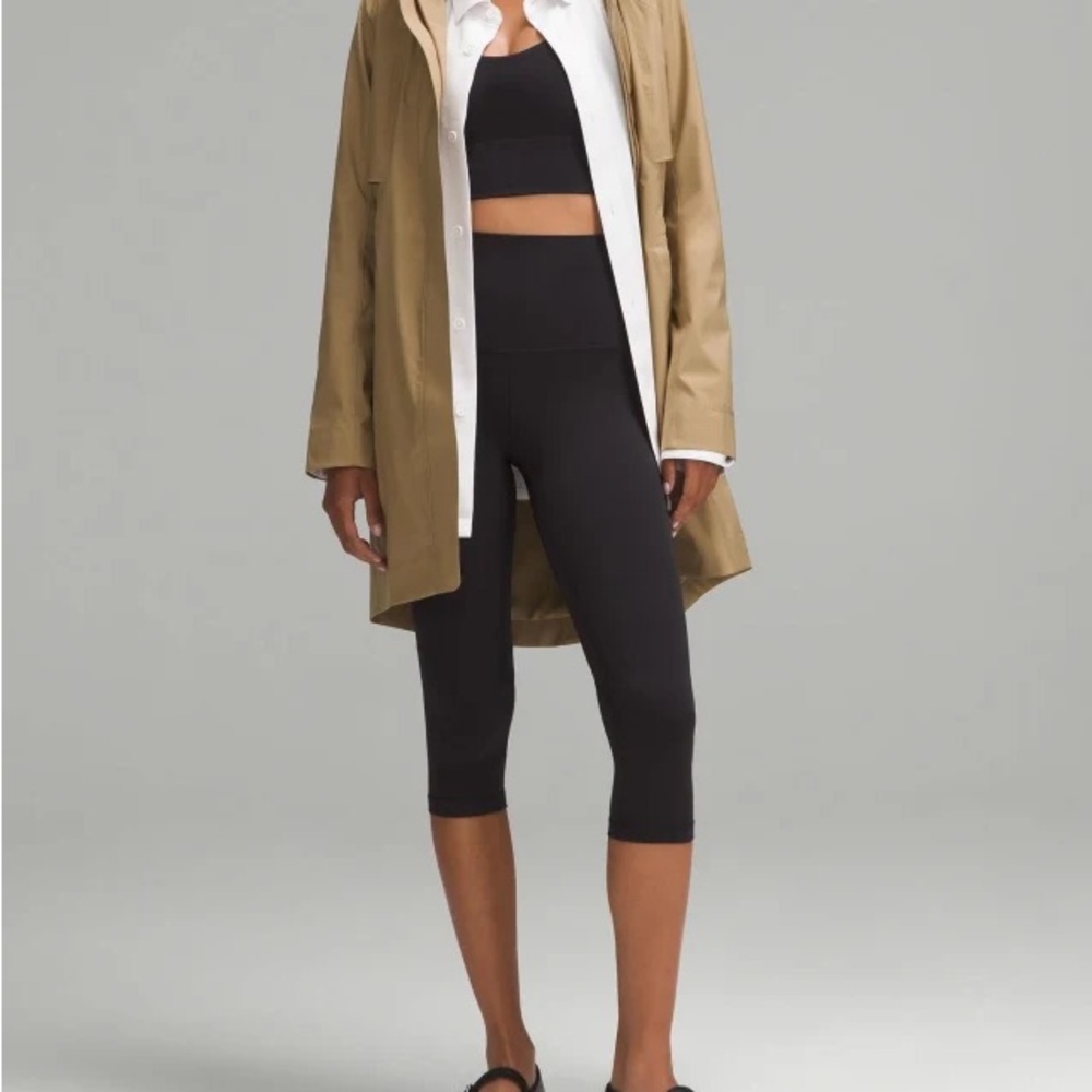 Lululemon Rain Rebel Filbert Tan size 4 NWT